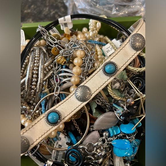 3lbs 6.1oz vintage to now repair / wear / create jewelry bag - Picture 5 of 8